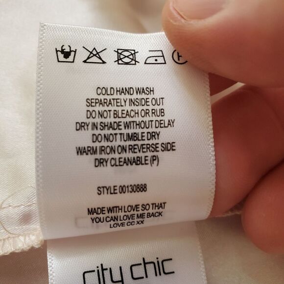 City Chic 'Love Me Do' Floral Cold Shoulder Dress - size 16 - Picture 14 of 14